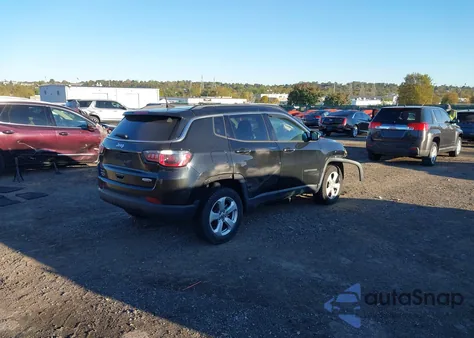 2018 Jeep Compass Latitude 4X4 z USA, uszkodzony, nr VIN 3C4NJDBB5JT175891